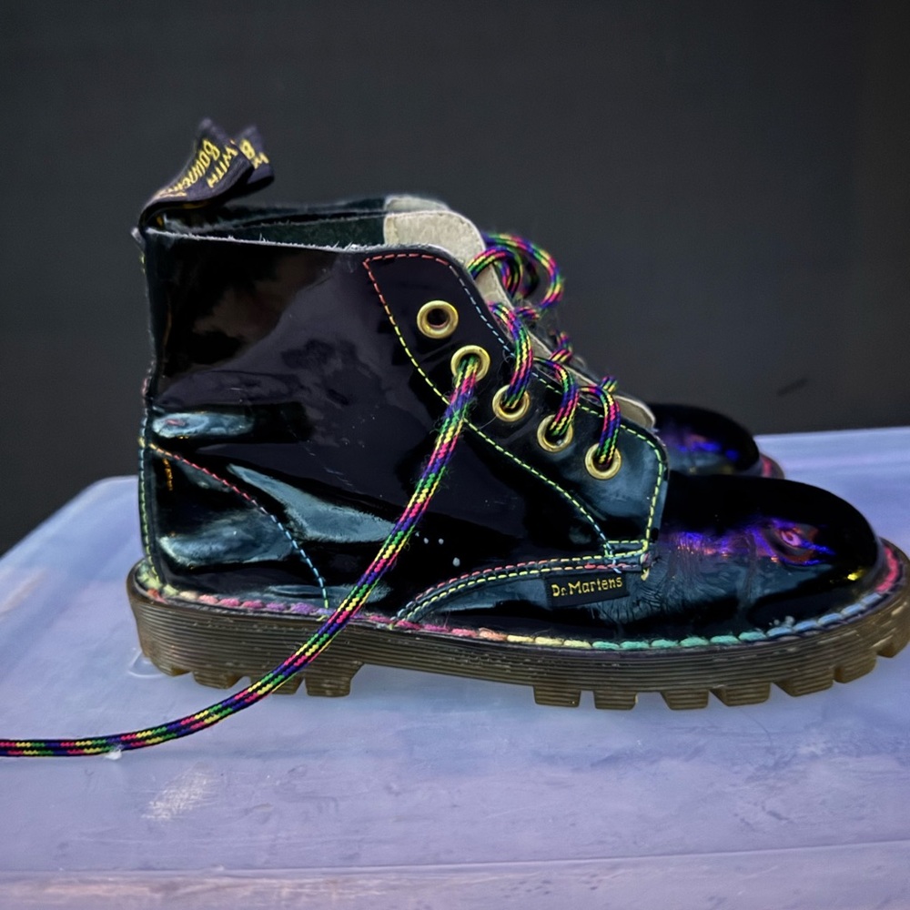 Dr. Martens Kids Iridescent Black Lace-Up Boots with Rainbow Laces